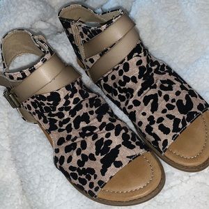 Brand new, women’s sandals